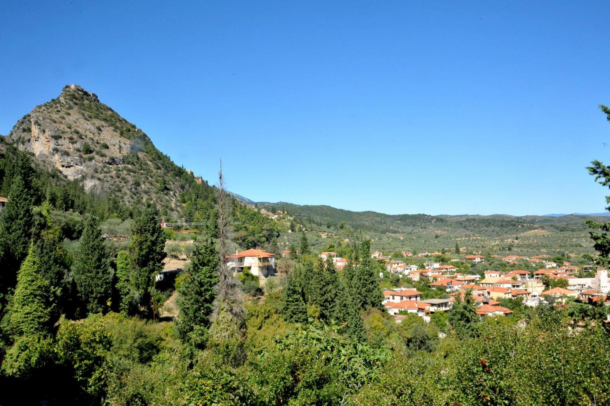 Elegant Stone Mansion In Historic Mystras Lejlighed Eksteriør billede